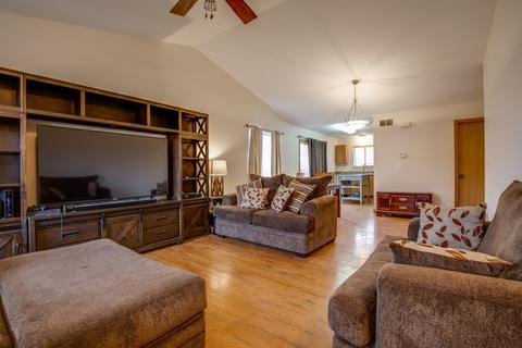 804 Grant Dr, Minooka, IL 60447 photo 2