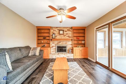 2435 Harbor Ct, Aurora, IL 60504 photo 4
