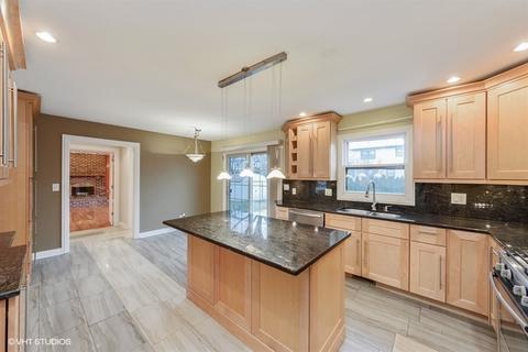 627 Cherrywood Dr, Wheeling, IL 60090 photo 8