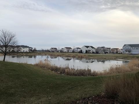 1104 Clover Dr, Minooka, IL 60447 photo 2