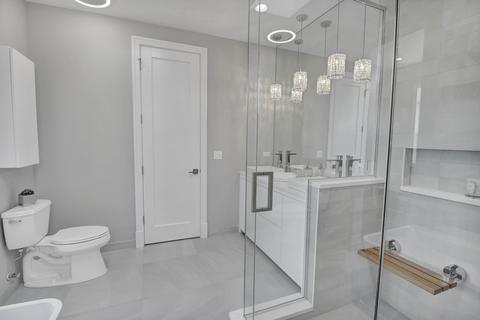 3428 N Marshfield Ave, Chicago, IL 60657 photo 13