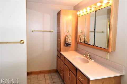 2221 W Raab Rd, Normal, IL 61761 photo 8
