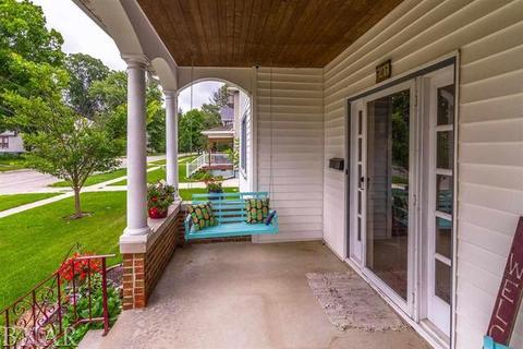 707 E Center St, Le Roy, IL 61752 photo 3