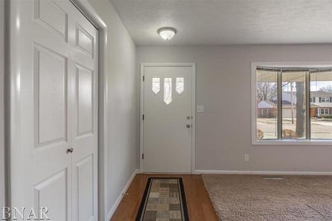 105 S Blair Dr, Normal, IL 61761 photo 2