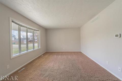 105 S Blair Dr, Normal, IL 61761 photo 4