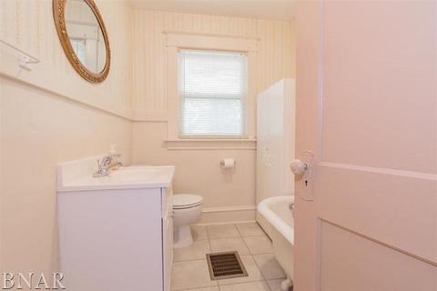 1403 Blackstone, Bloomington, IL 61701 photo 18