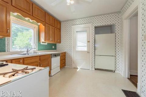 1403 Blackstone, Bloomington, IL 61701 photo 10