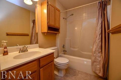 405 Stanhope Ln, Normal, IL 61761 photo 8