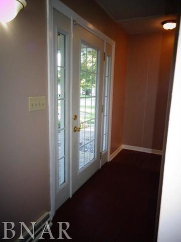 300 E School, Le Roy, IL 61752 photo 3