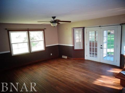 300 E School, Le Roy, IL 61752 photo 5