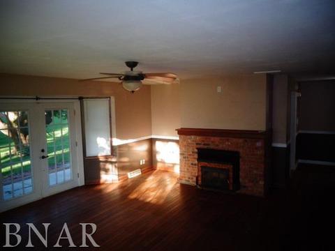 300 E School, Le Roy, IL 61752 photo 6