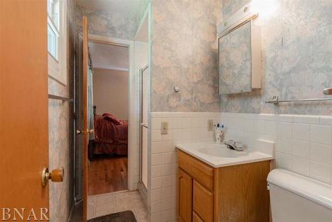 202 Arlington, Normal, IL 61761 photo 8