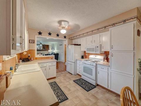 1401 N Walnut, Normal, IL 61761 photo 2