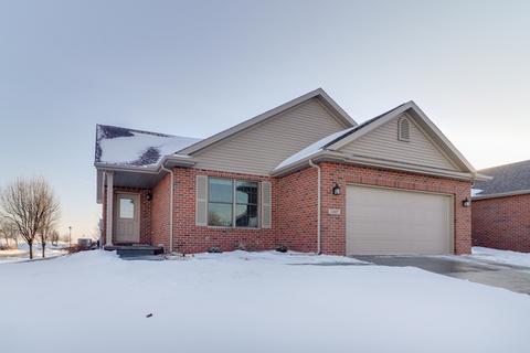 1347 Pine Forest Dr, Normal, IL 61761 photo 2