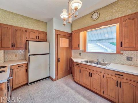 1201 S Linden, Normal, IL 61761 photo 10