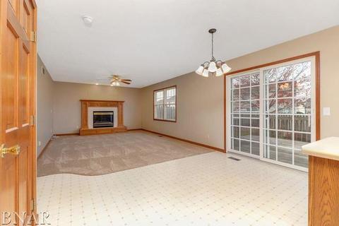 406 Covey Ct, Normal, IL 61761 photo 2