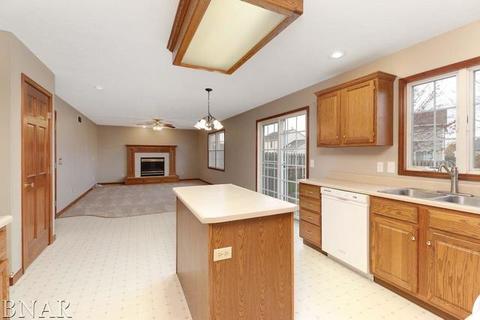 406 Covey Ct, Normal, IL 61761 photo 4