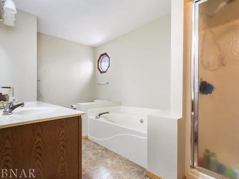1407 Donegal Dr, Normal, IL 61761 photo 14