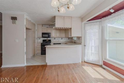 8 Striegel Ct, Normal, IL 61761 photo 5