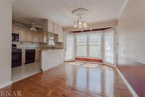 8 Striegel Ct, Normal, IL 61761 photo 6