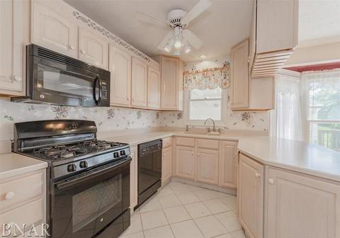 8 Striegel Ct, Normal, IL 61761 photo 4