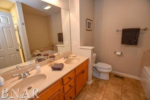 1021 E Washington St, Bloomington, IL 61701 photo 15