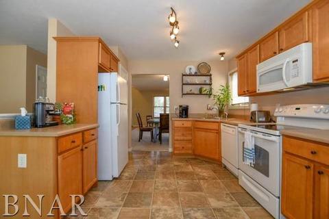 1021 E Washington St, Bloomington, IL 61701 photo 5