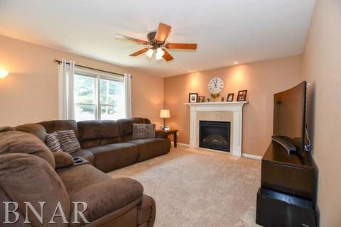 1021 E Washington St, Bloomington, IL 61701 photo 2