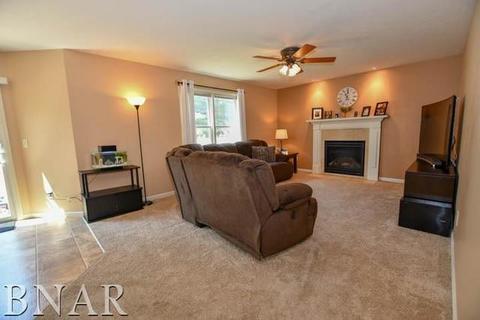 1021 E Washington St, Bloomington, IL 61701 photo 3