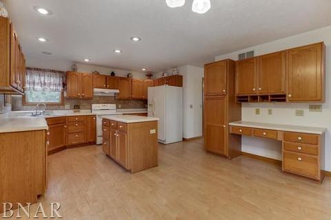 1507 Dublin, Normal, IL 61761 photo 2