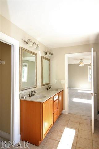 8293 Garden Rd, Carlock, IL 61725 photo 19