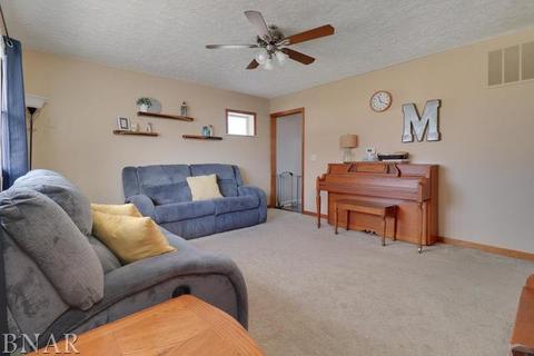 306 Daisy Ln, Normal, IL 61761 photo 2
