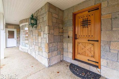 2003 Castle Ave, Bloomington, IL 61701 photo 3