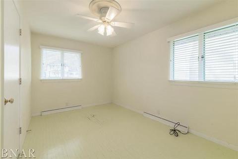 906 N School, Normal, IL 61761 photo 8