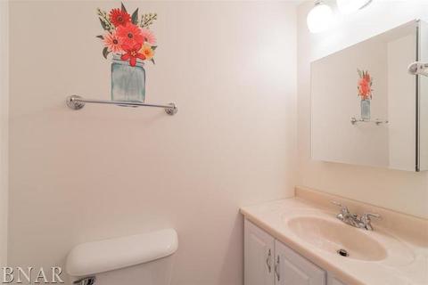 906 N School, Normal, IL 61761 photo 9