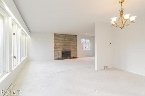 906 N School, Normal, IL 61761 photo 2