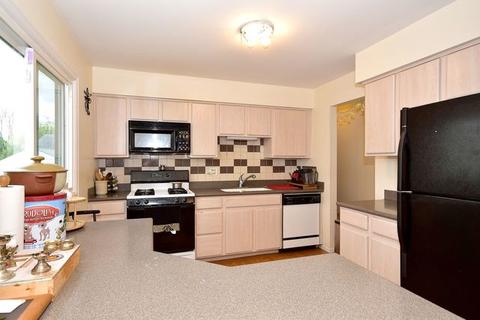 991 Stuart Dr, Bartlett, IL 60103 photo 4