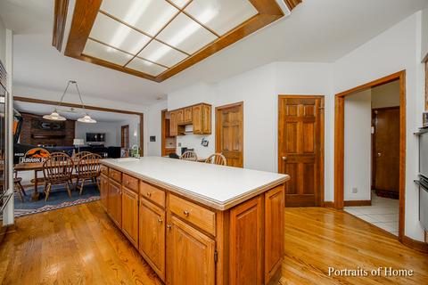 134 Circle Ridge Dr, Burr Ridge, IL 60527 photo 9