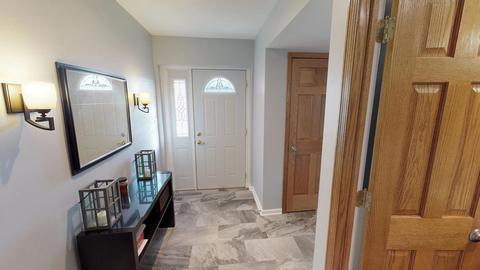 1120 Nottingham Ln, Hoffman Estates, IL 60169 photo 2