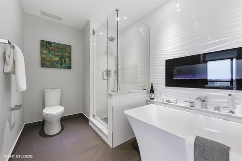 21 E Huron St #3201, Chicago, IL 60611 photo 9