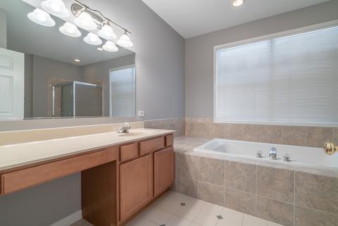 1240 Bison Ln, Hoffman Estates, IL 60192 photo 15