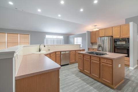 1240 Bison Ln, Hoffman Estates, IL 60192 photo 8