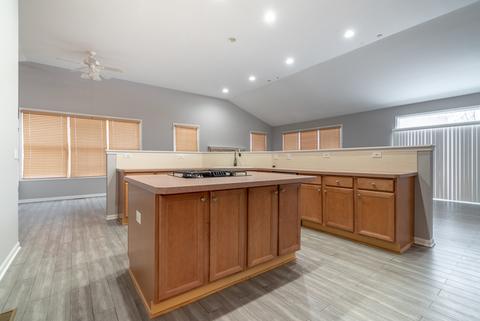 1240 Bison Ln, Hoffman Estates, IL 60192 photo 6