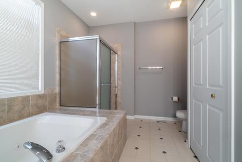 1240 Bison Ln, Hoffman Estates, IL 60192 photo 16