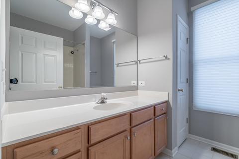 1240 Bison Ln, Hoffman Estates, IL 60192 photo 5