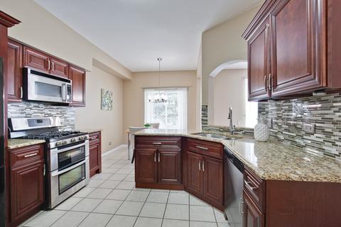 896 Mesa Dr, Elgin, IL 60123 photo 8
