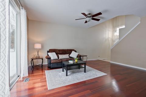 896 Mesa Dr, Elgin, IL 60123 photo 4
