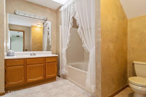 4635 N Sapphire Dr, Hoffman Estates, IL 60192 photo 7