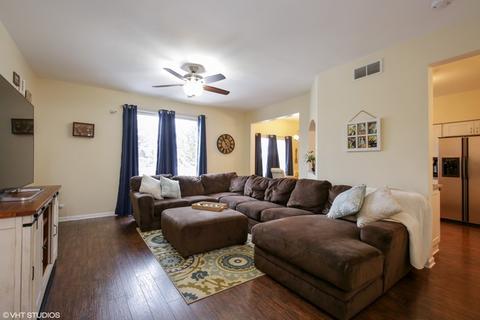 994 Mesa Dr, Elgin, IL 60123 photo 2