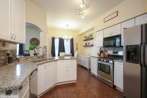 994 Mesa Dr, Elgin, IL 60123 photo 4